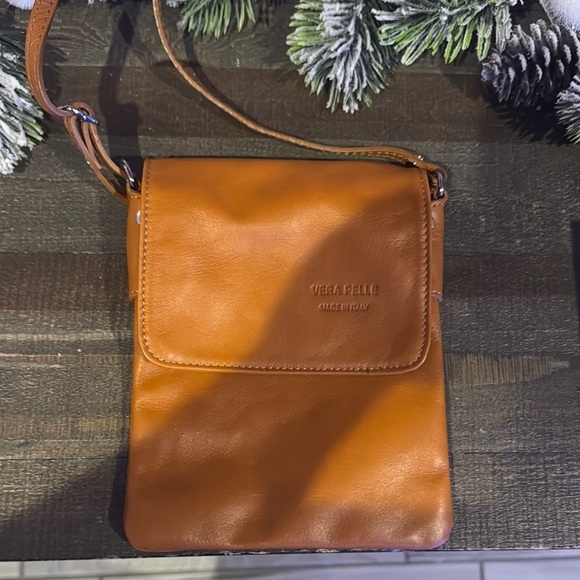 Vera Pelle Brown Messenger Bag with High-Quality Leather and Classic Design - Picture 2 of 4